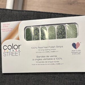 Color Street Sparkling Green Nail Strips